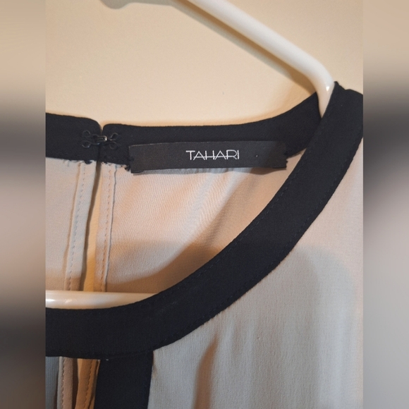 Tahari medium sleeveless taupe and black keyhole blouse - Picture 2 of 7